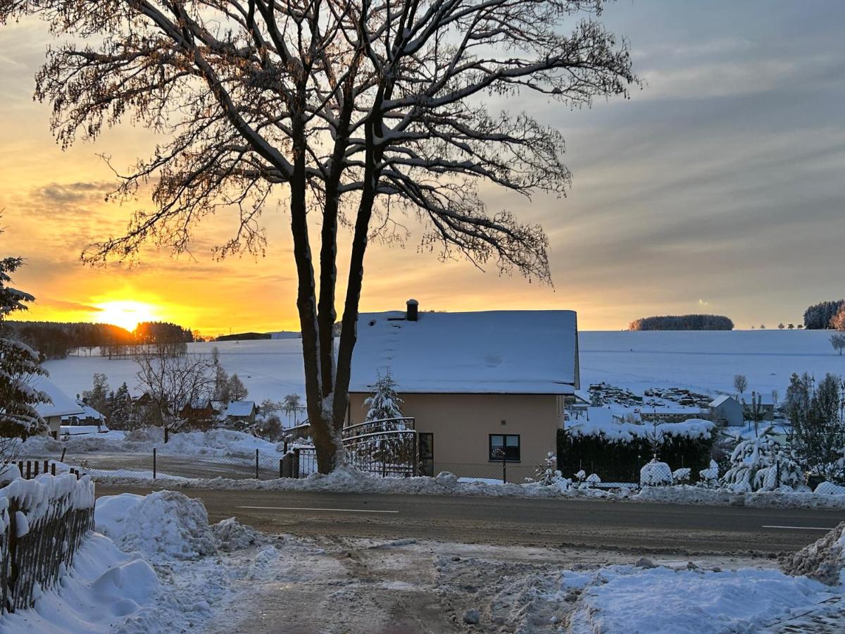 B&B Lößnitz - Hartensteiner Straße 14 - Bed and Breakfast Lößnitz