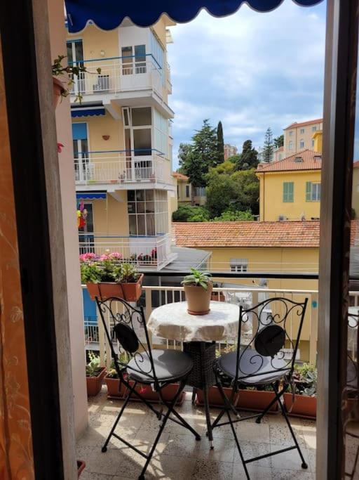 Bilocale: 5 minuti dall'Ariston - B&B