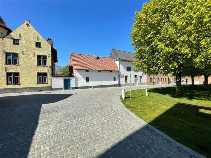 B&B Sint-Truiden - Begijnhof 9 - Bed and Breakfast Sint-Truiden