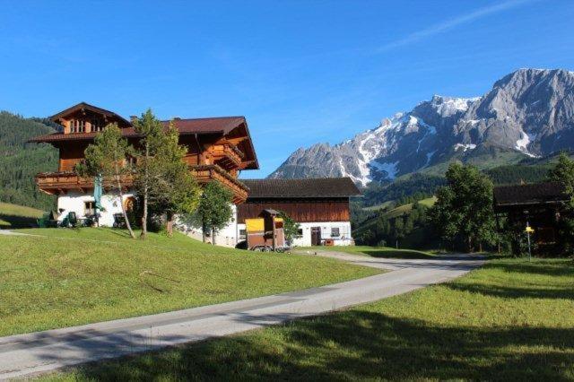 Apartment with Mountain View