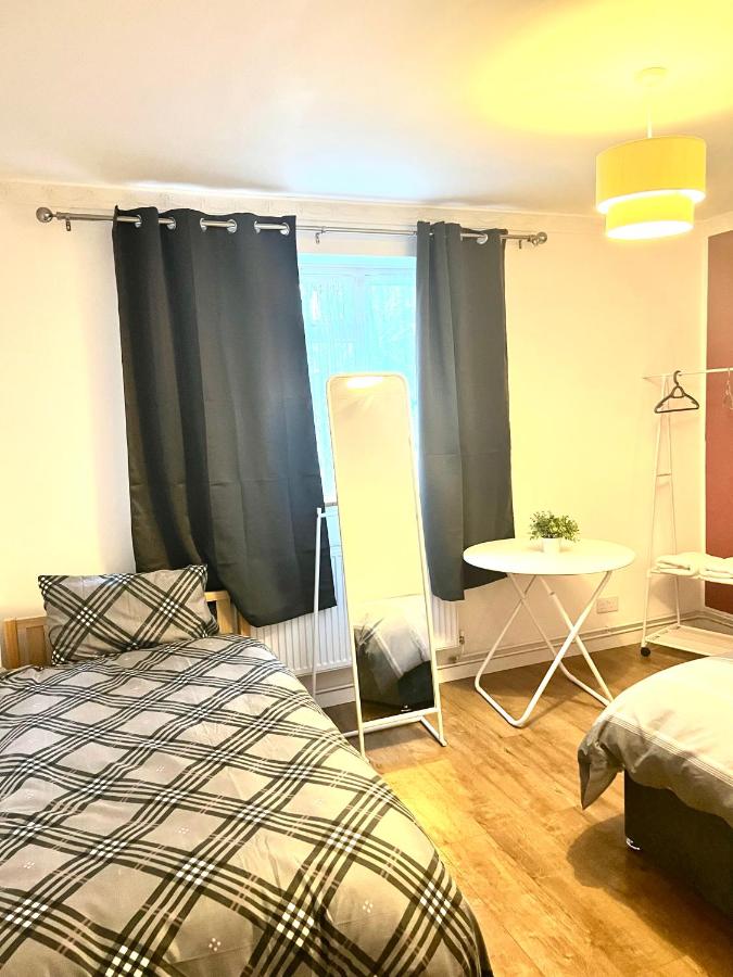 Large room with two bed in central london - B&B