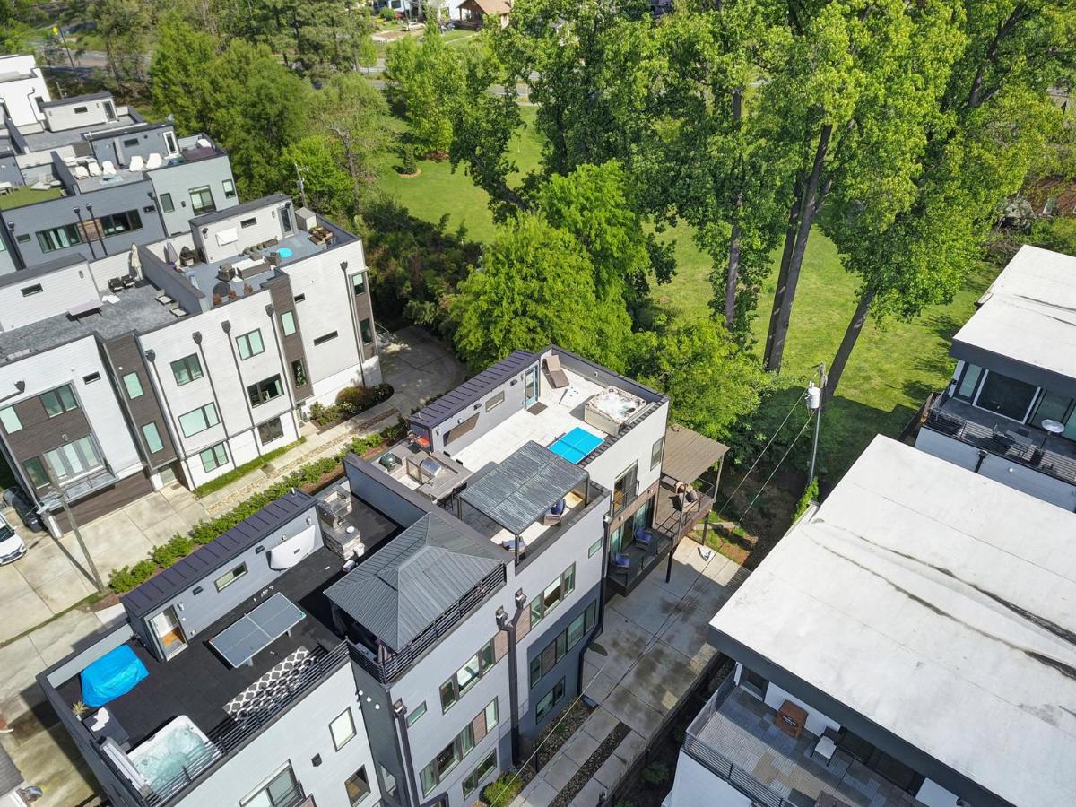 906 Westbrook B City Views Rooftop Hot Tub and Short Walk to Stadium - B&B