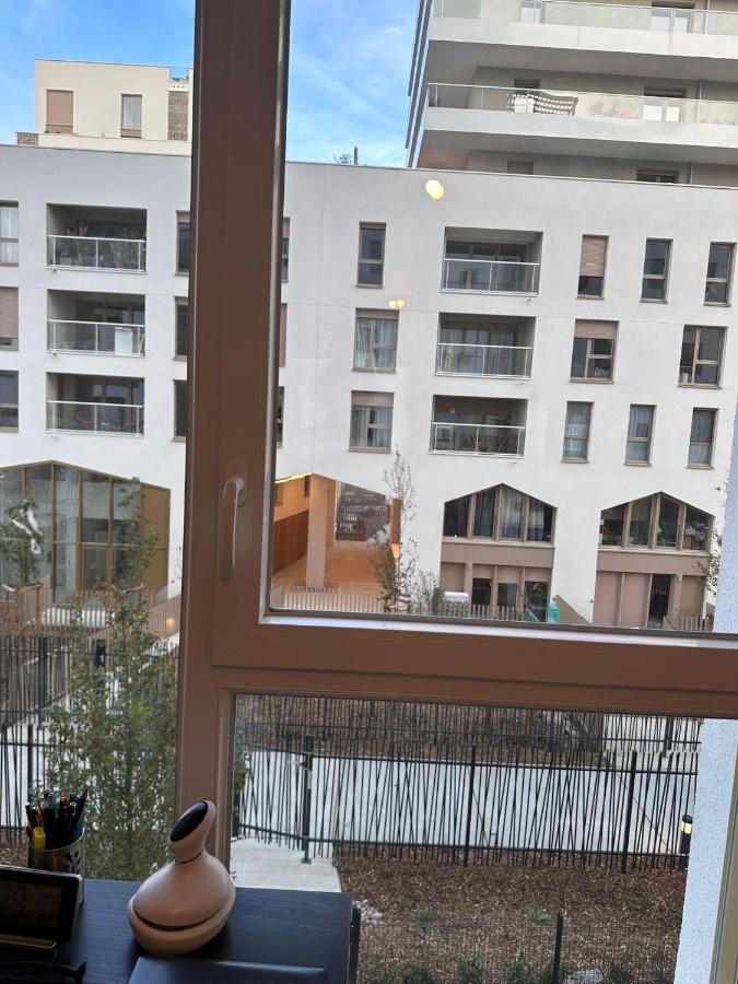 Chambre privée dans un appartement en colocation, parking gratuit - B&B Bagneux