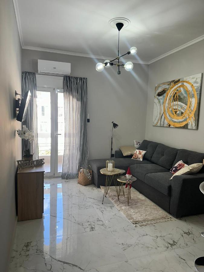 Eleni’s Mountainview Central Studio by the Sea - B&B Loutráki