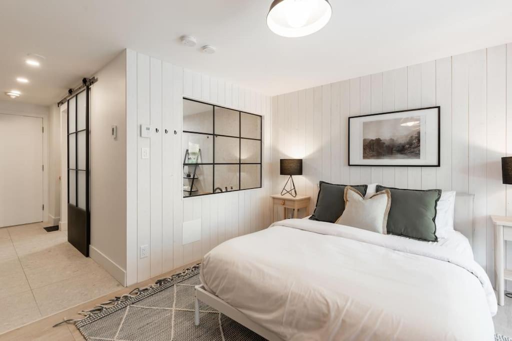 Luxurious & Modern Tremblant Loft Pool&Spa Access - B&B