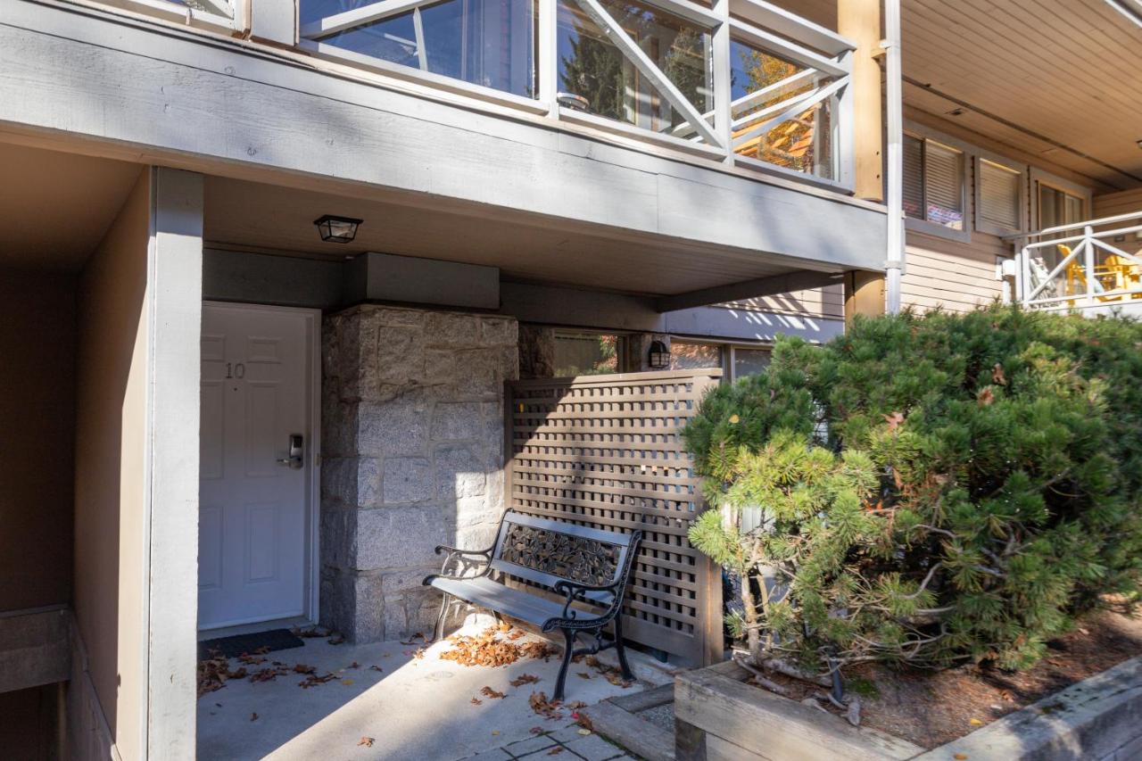 2BR Cozy Townhome in Village Location by Harmony Whistler - Chambres d’hôtes