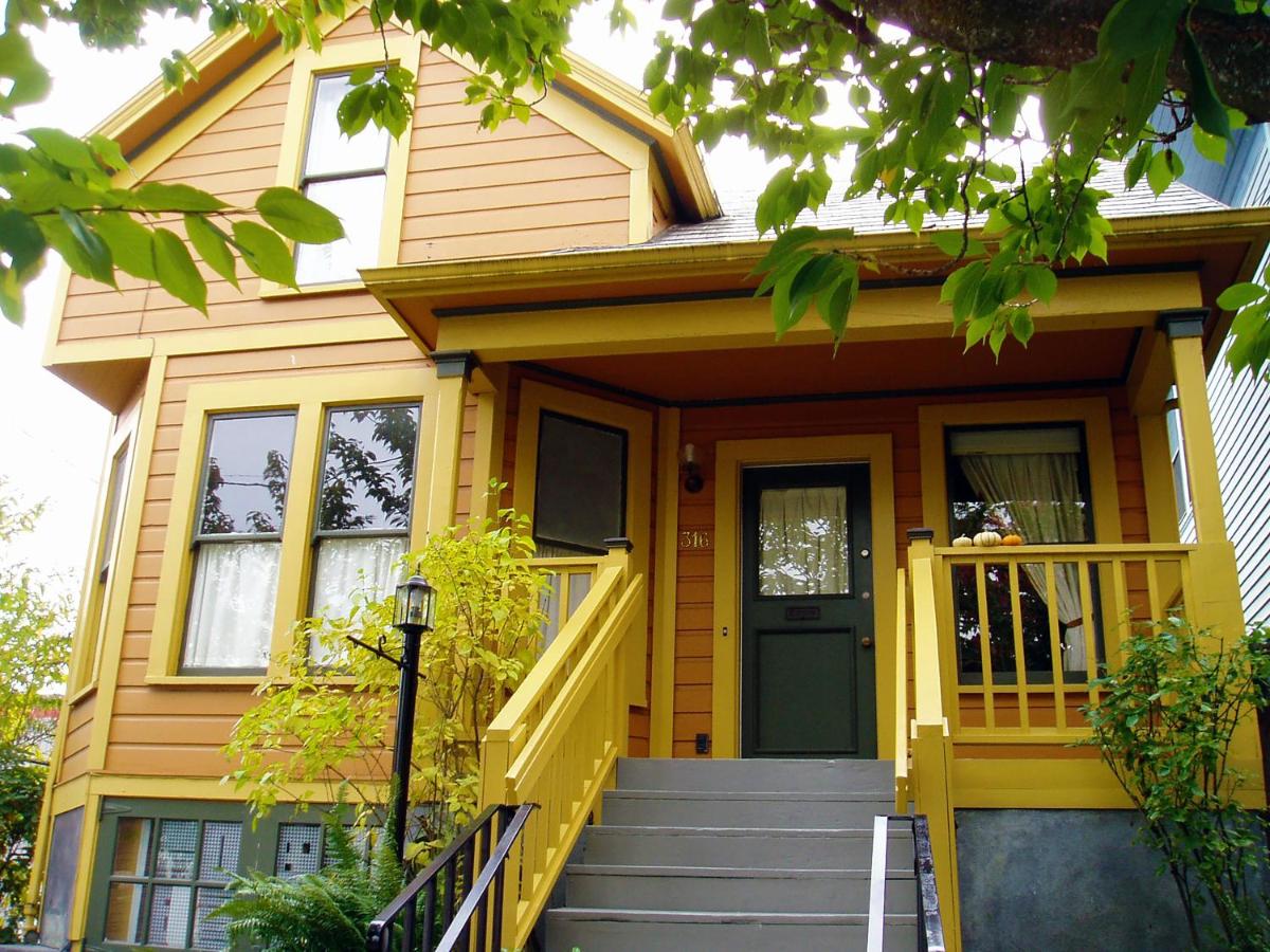 B&B Portland - NE Portland Oregon Modern Victorian Duplex - Bed and Breakfast Portland