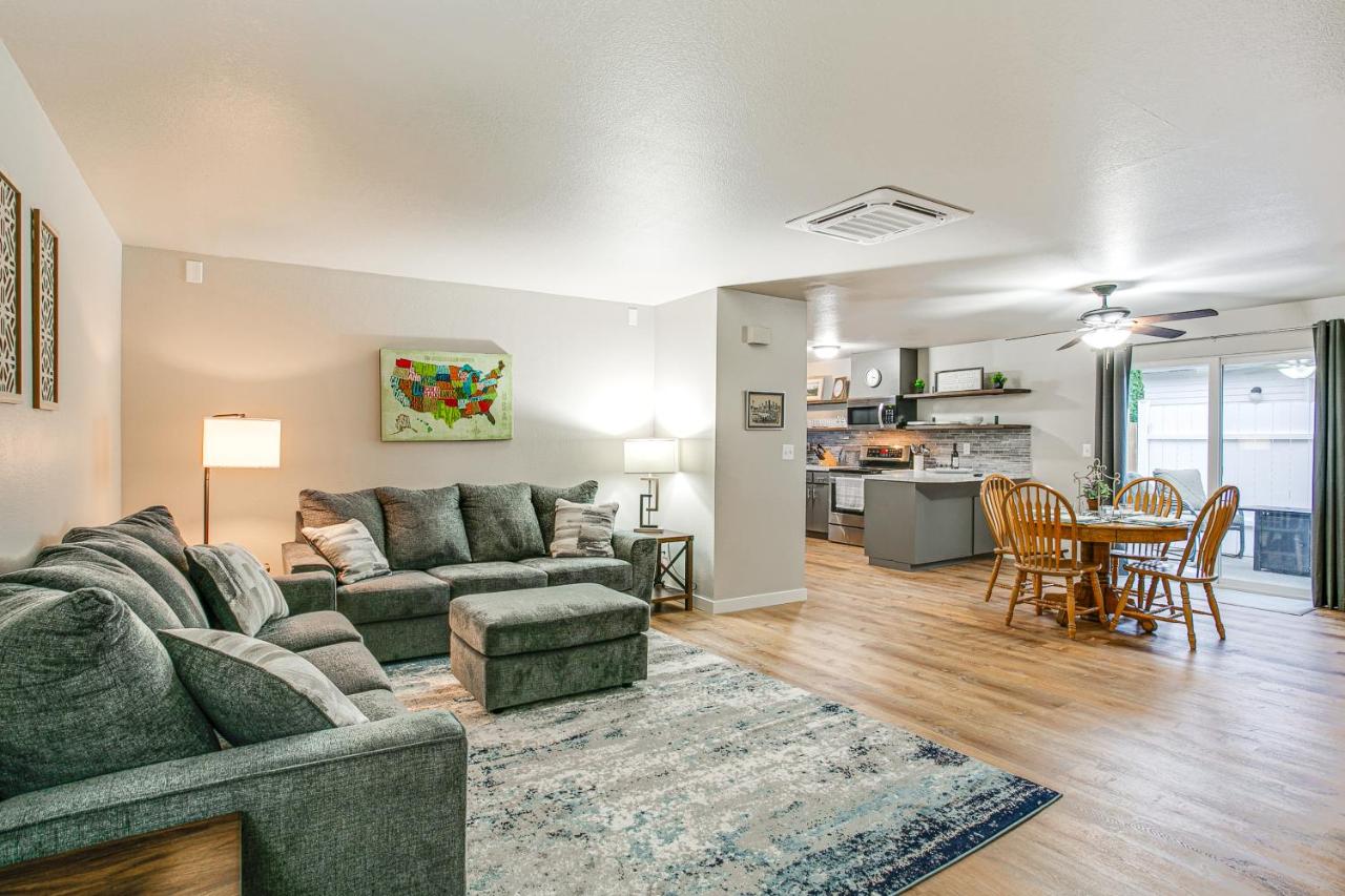 Updated Duplex Home Less Than 1 Mi to Downtown Enumclaw! - Chambres d’hôtes