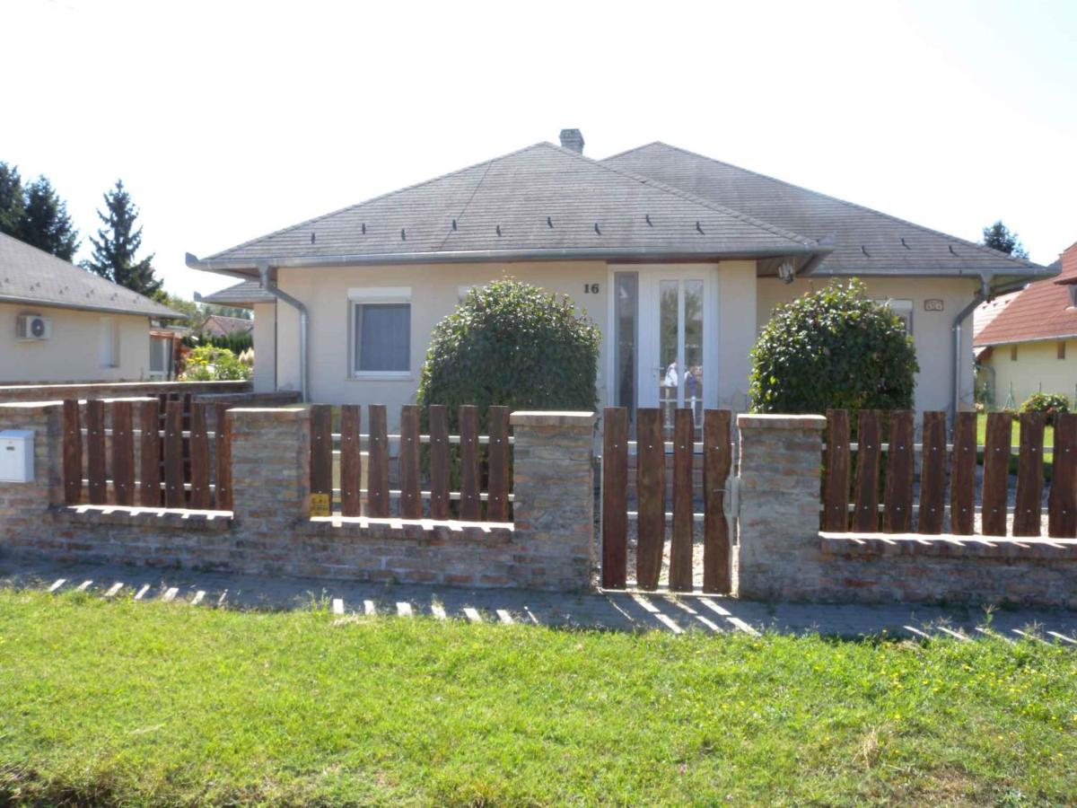 Holiday home in Balatonszentgyörgy 20189 - B&B