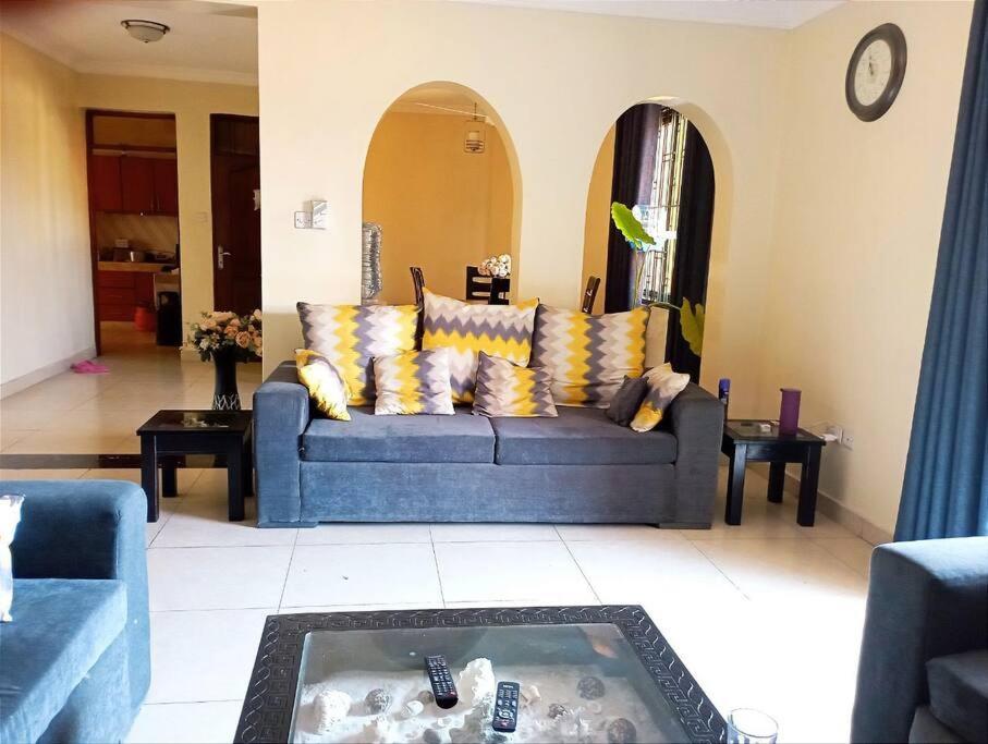 B&B Mombasa - Lovely 3-bedroom rental unit in Mombasa - Bed and Breakfast Mombasa