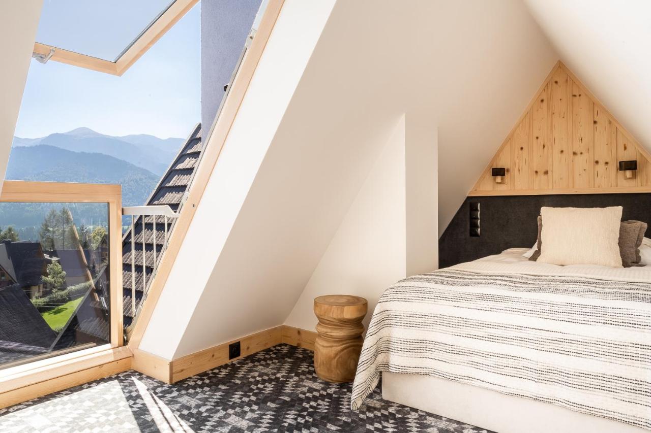 Two-Bedroom Apartment with Mountain View