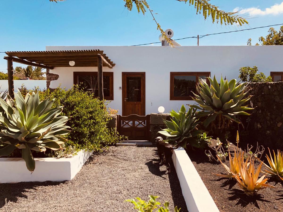 Bodega Botanica - Shared Pool - Central Island Location - 10 mins drive to Famara and La Santa - B&B
