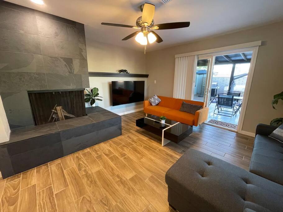 B&B Phoenix - New Midtown Modern Home with Backyard (Unit A) - Bed and Breakfast Phoenix