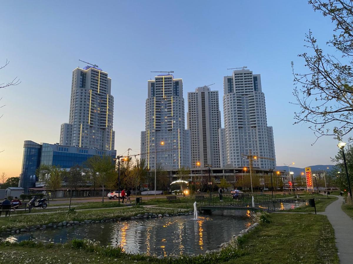 Skyline Retreat Apartment at Sky Towers with Spa and Fitness Access - B&B