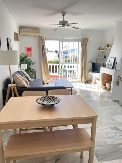 Beautiful views, pool & just 10min to the beach - B&B Nerja