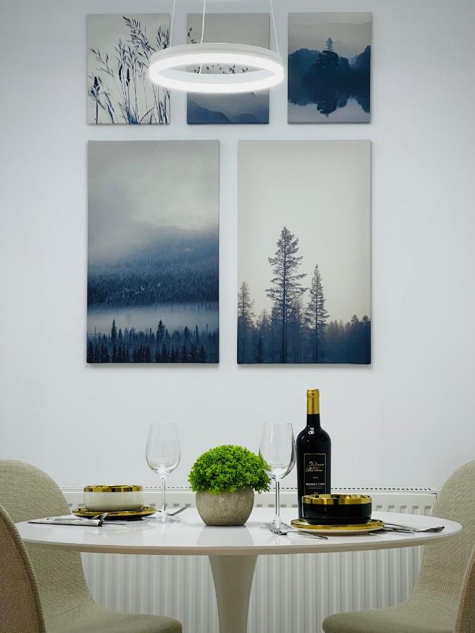 MarbleHome~Straja/Lupeni - Bed and Breakfast