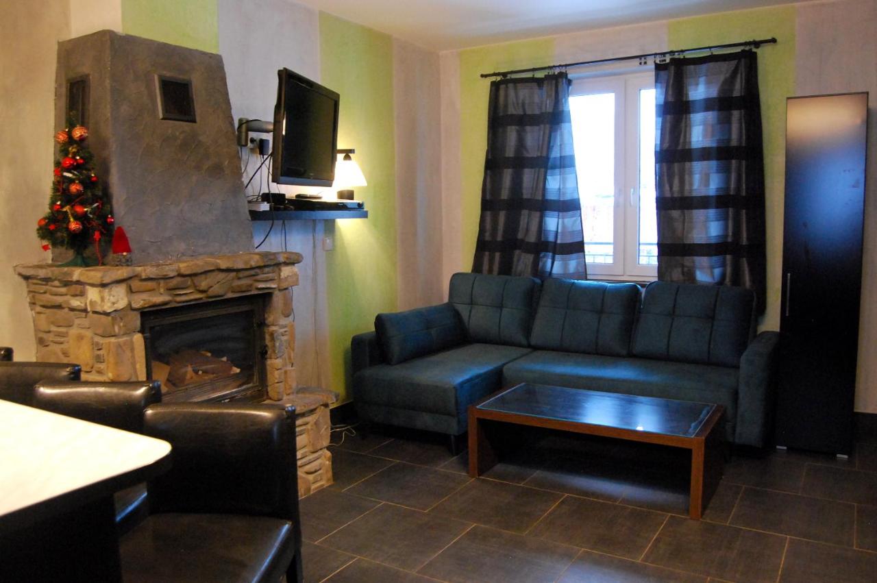 Apartment with Mountain View