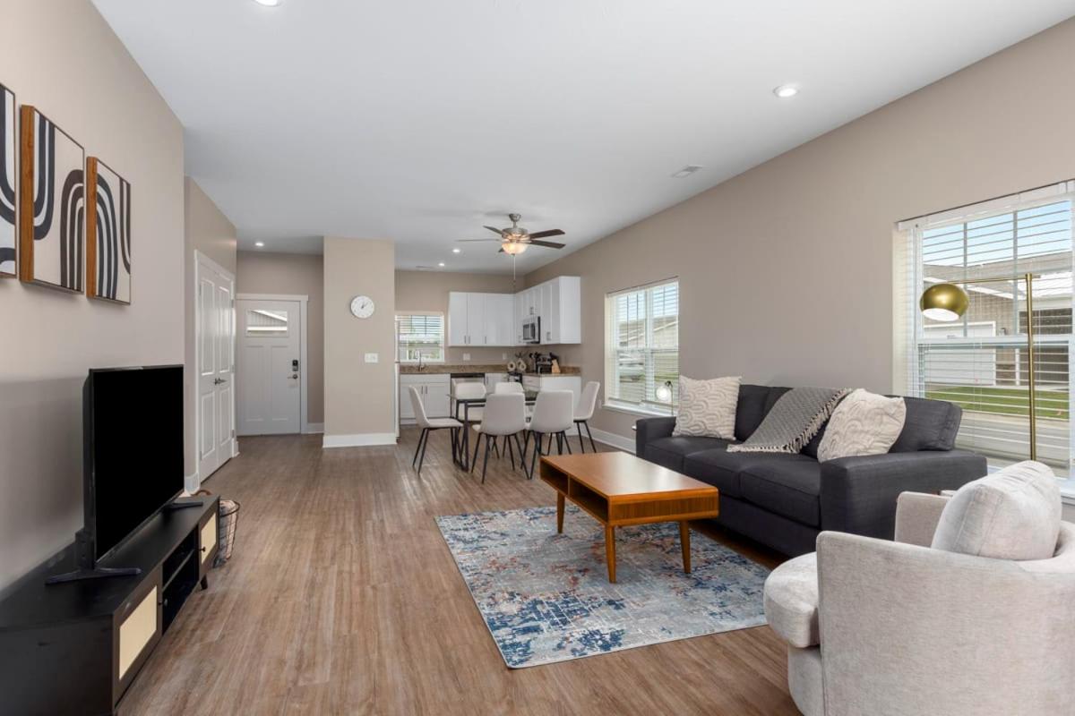 Modern 2BR 2BA New Build Condo with Garage & Patio - B&B Wyoming