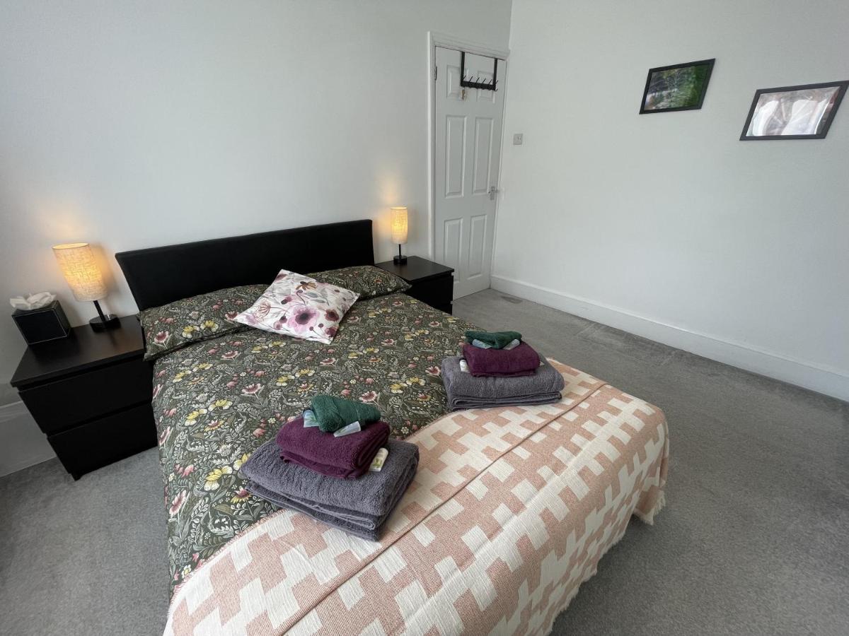 Double Bedroom in Sudbury Hill Wembley - 10 mins from Wembley Stadium - B&B Harrow on the Hill