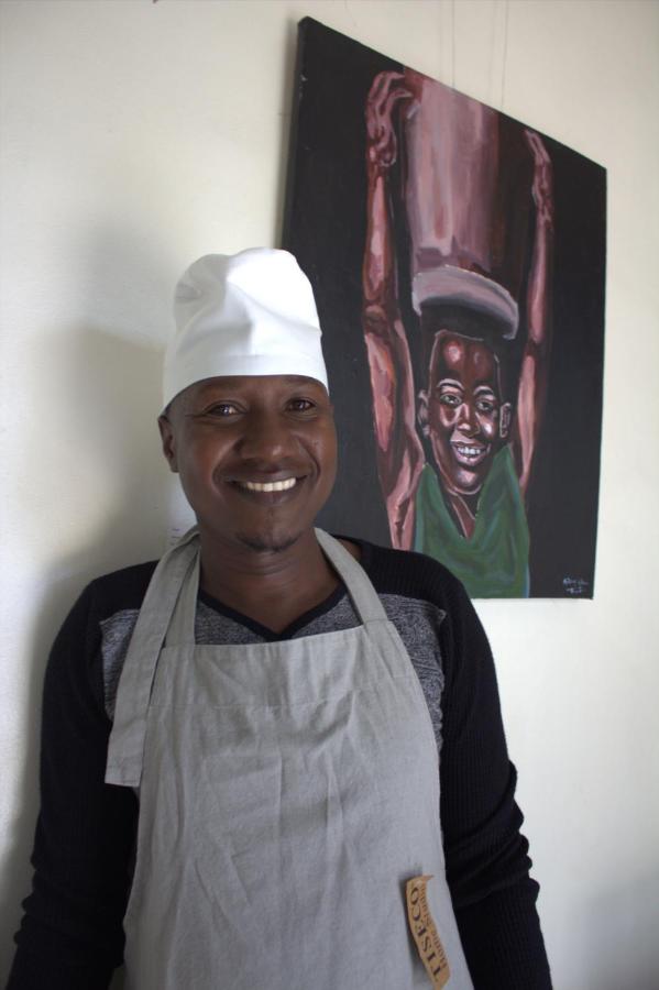 KABA Local Rwandan Guesthouse Entire Property for you with Tour services in and out the city such as Safari's - Bed and Breakfast