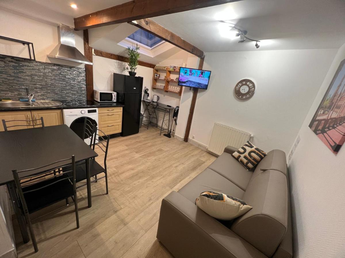 Charmant T2 plein centre ville et proche gare - B&B
