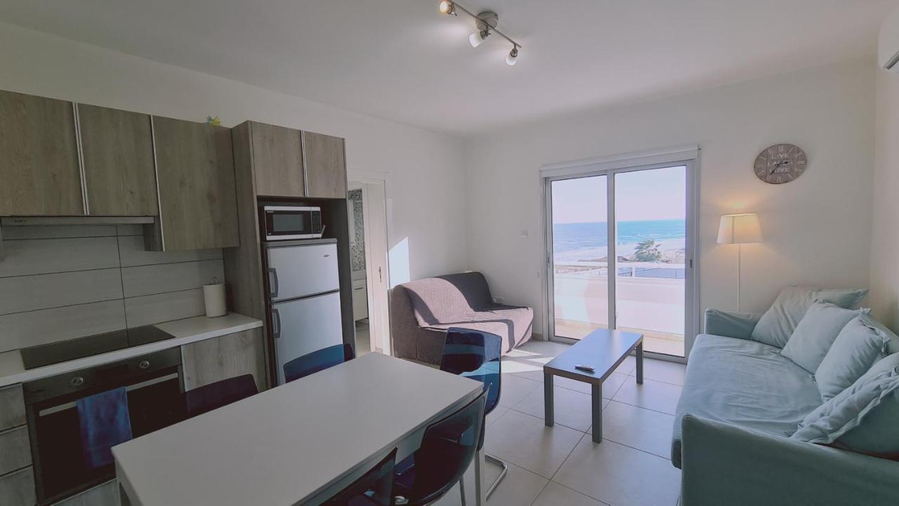STAY Beach Wave Apartment - Ferienwohnung Larnaka