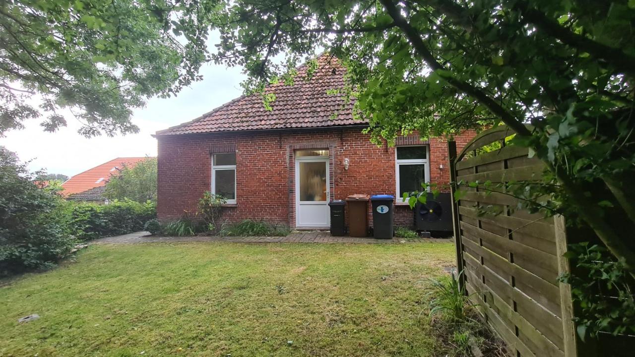 Friesenhaus1822 in Tettens - Bed and Breakfast