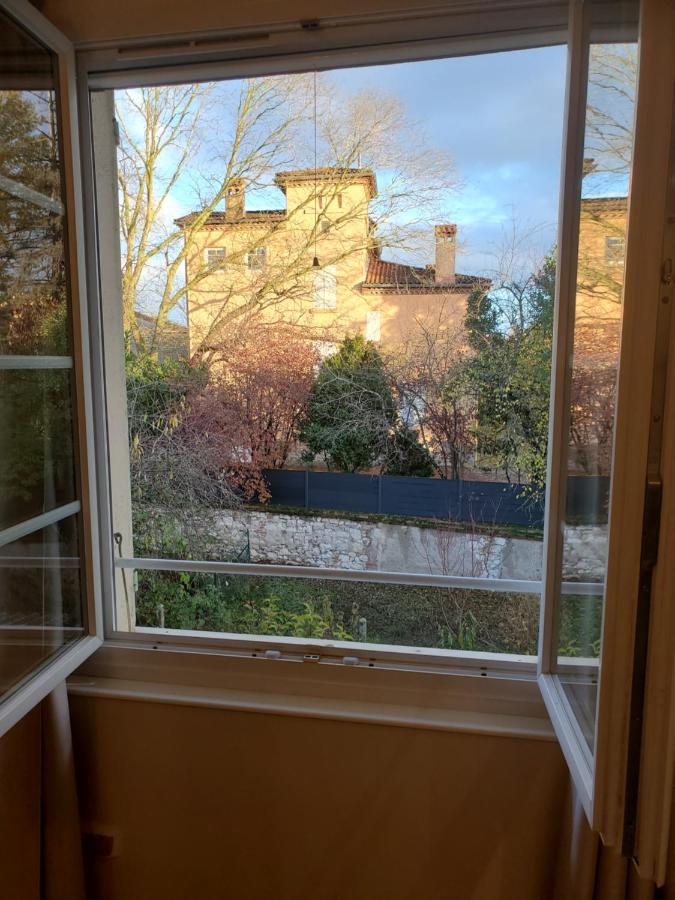 Superbe T2 lumineux en centre-ville - parking - B&B Albi