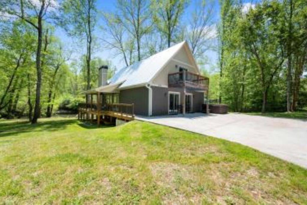 River Edge Chalet - B&B