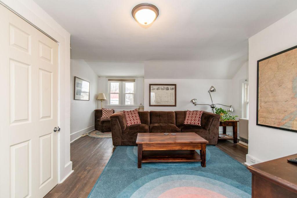 Ideally located 2BR Winooski Apt - Bed and Breakfast Winooski