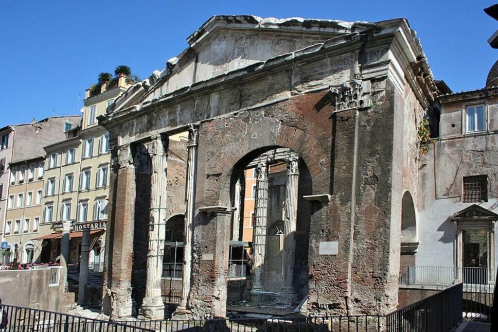 Over the Roman ruins - B&B Roma