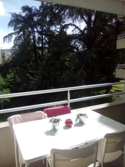 Sympa F2 avec parking et piscine - B&B