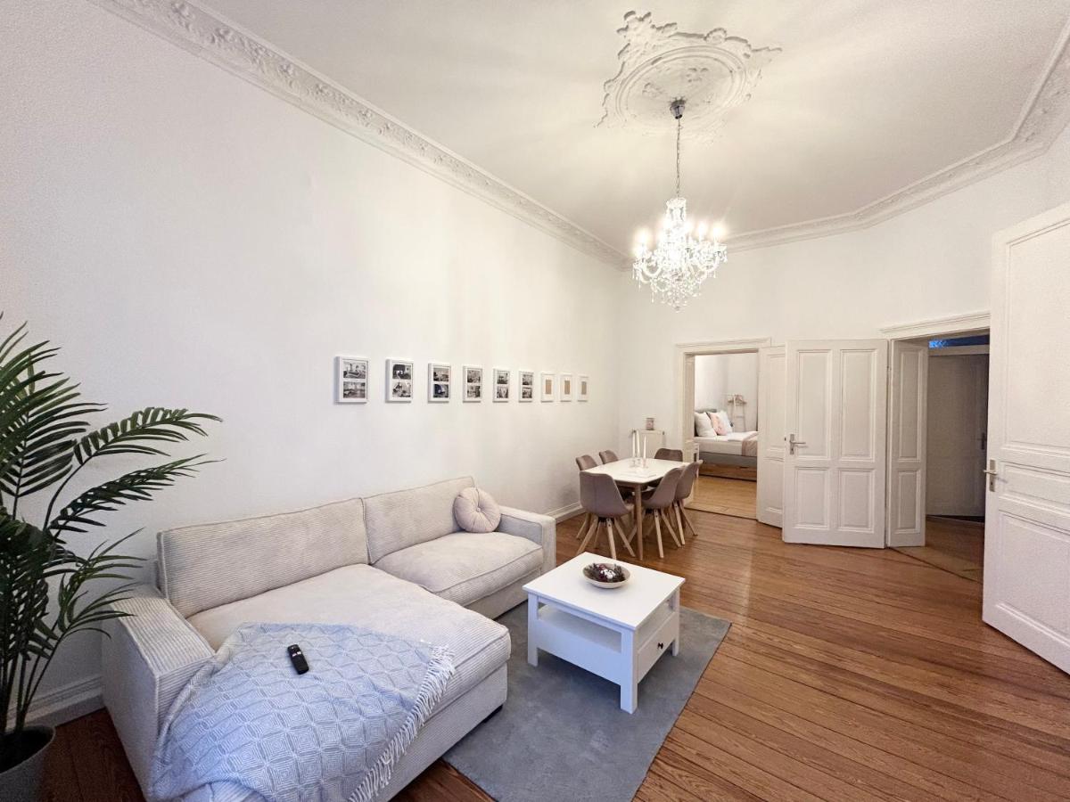 B&B Wiesbaden - IDEE Living: Traumhaftes Altbau Apartment - Balkon - Bed and Breakfast Wiesbaden