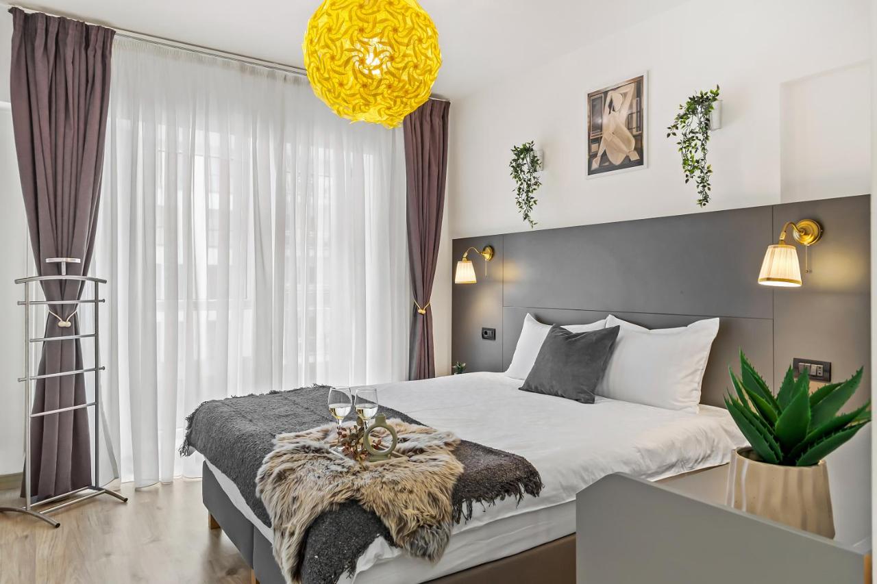 B&B Bucharest - Living in Color - Modern Getaway - Bed and Breakfast Bucharest