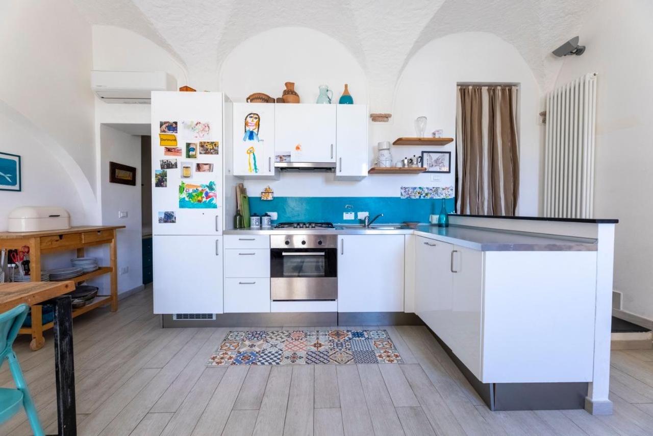 CASA NEL BORGO, 20 METRI DAL MARE - Chambres d’hôtes
