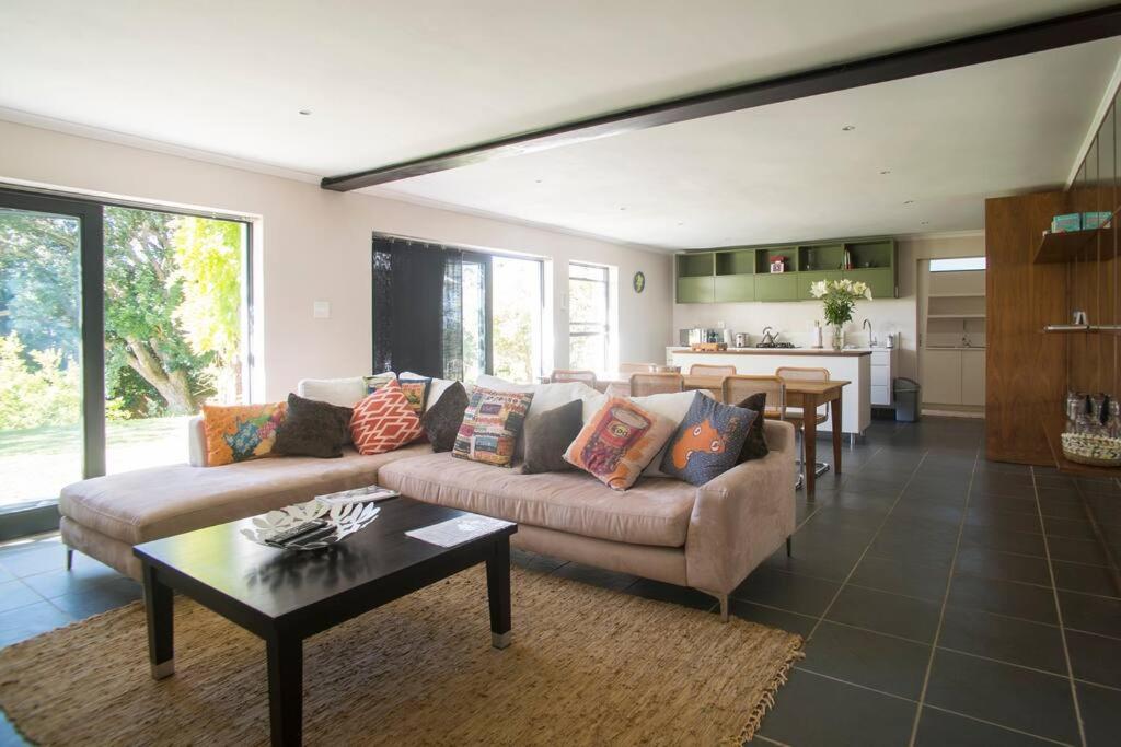 B&B Kapstadt - APARTMENT ON CONSTANTIA WINE ROUTE - Bed and Breakfast Kapstadt