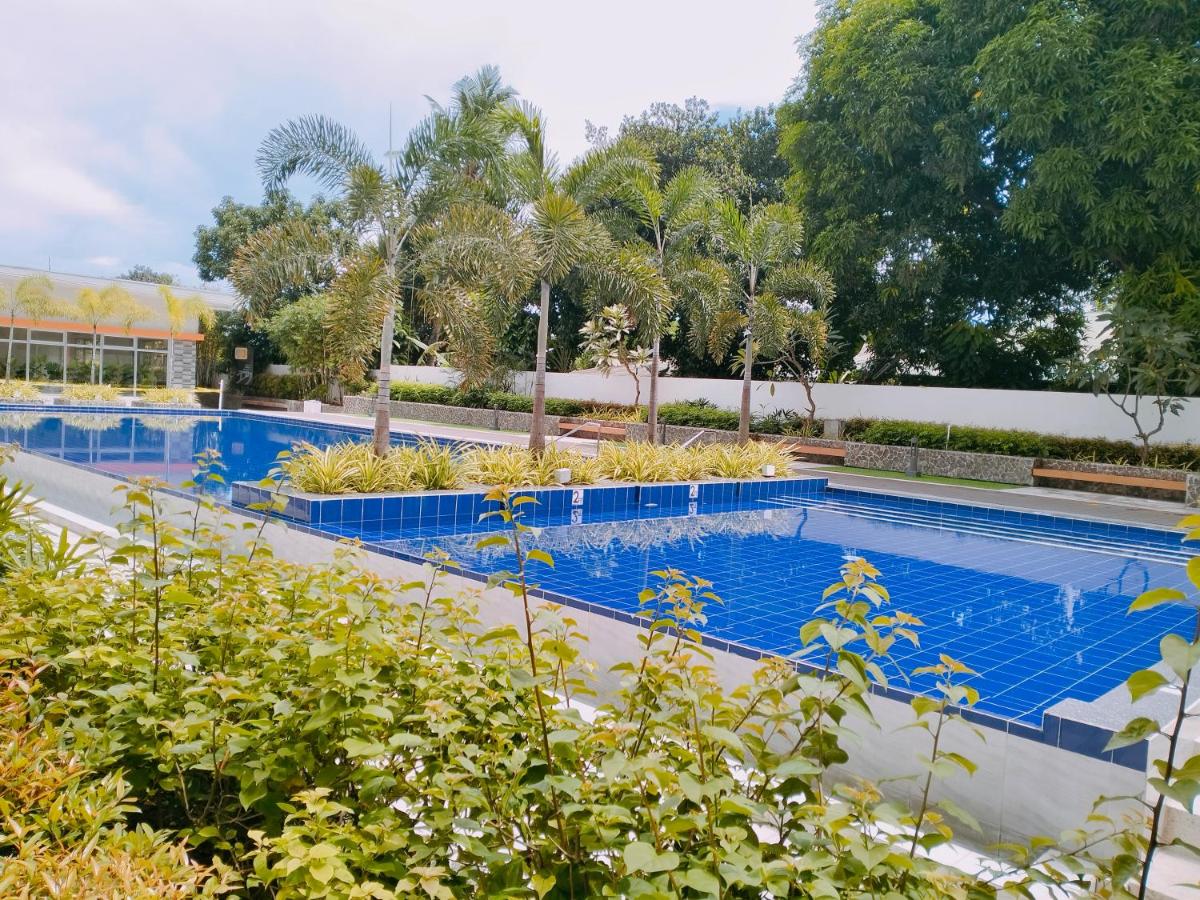 Tropical Studios at Symfoni Bossa - B&B Cebu City