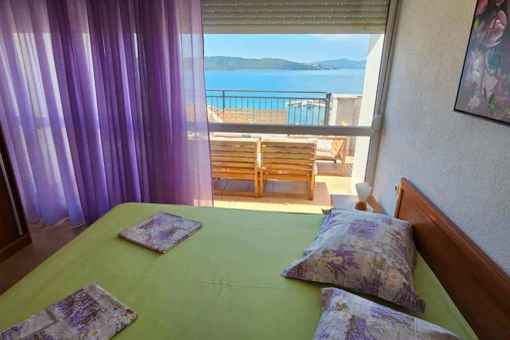 4-Bedroom Family Paradise with Top View - B&B Trogir