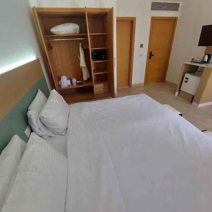 Camera Matrimoniale Deluxe (2 Adulti + 1 Bambino) 