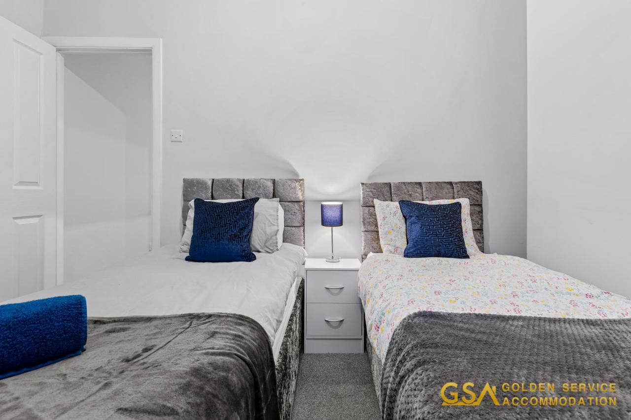 Contractor-Friendly 3-Bed, Forest Gate, Parking By Golden Service Accommodation Short Term Lets - B&B London