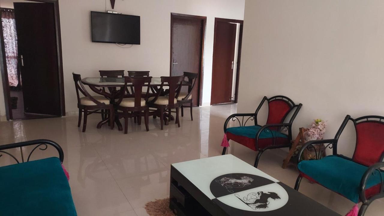 B&B Ballabgarh - Parkland 4BHK independent floor - Bed and Breakfast Ballabgarh