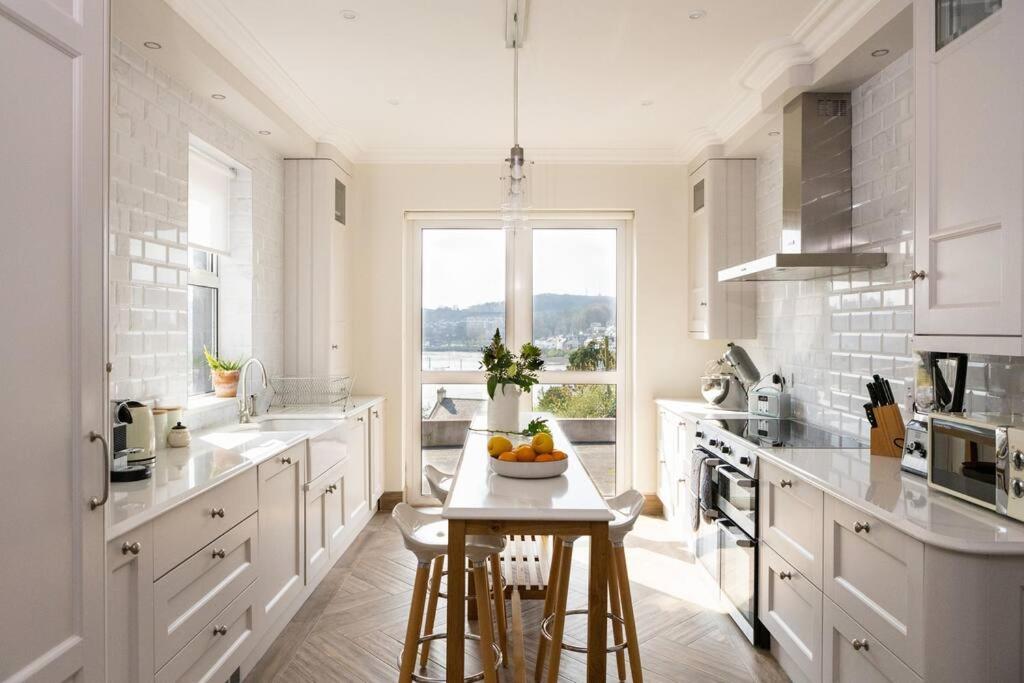 Luxury Waterfront House - B&B