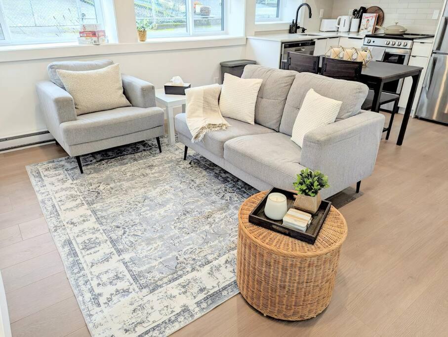Centrally located, modern, 2 bedroom home - Chambres d'hôtes Vancouver