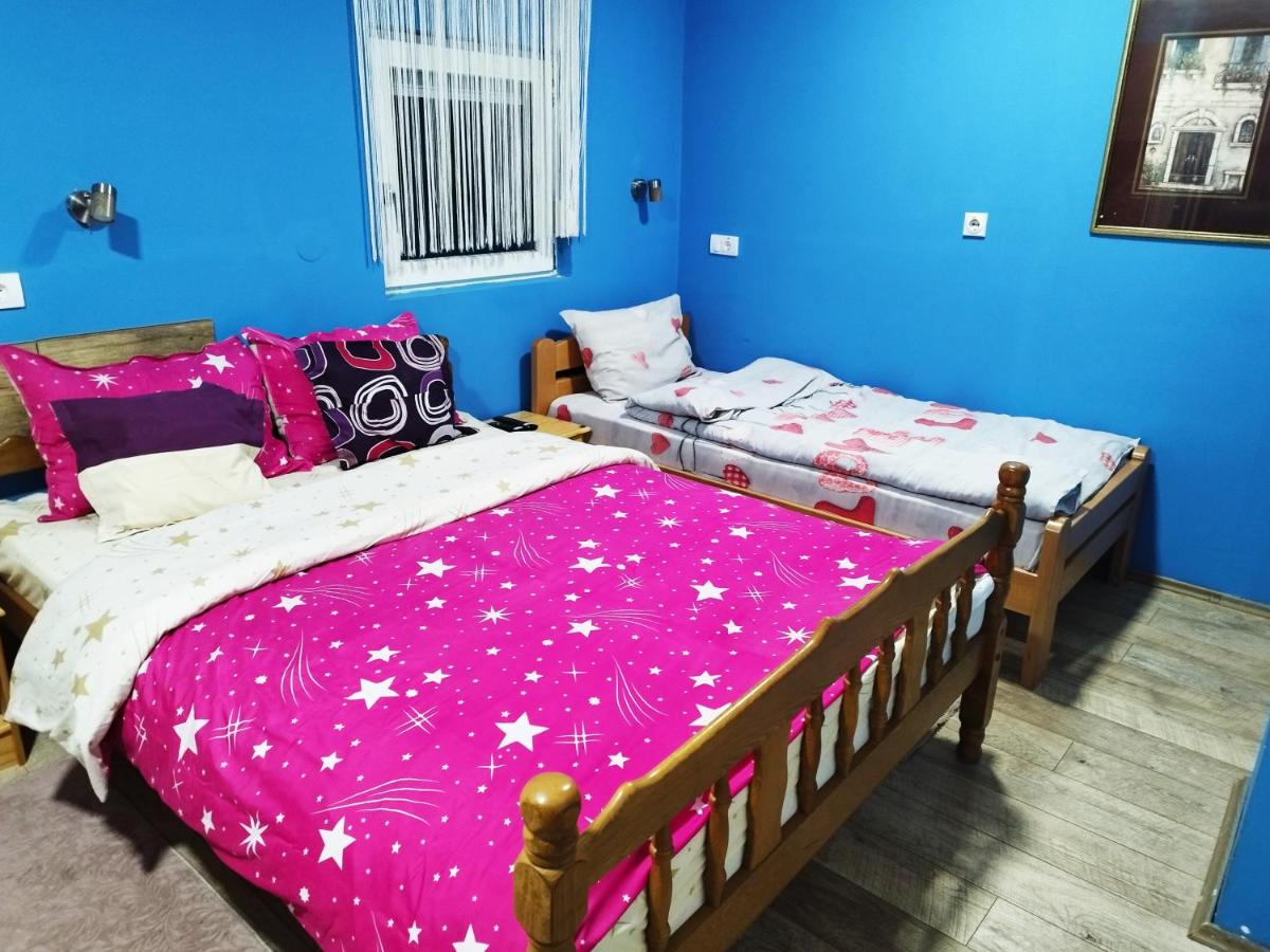 Camera Matrimoniale con Letto Supplementare