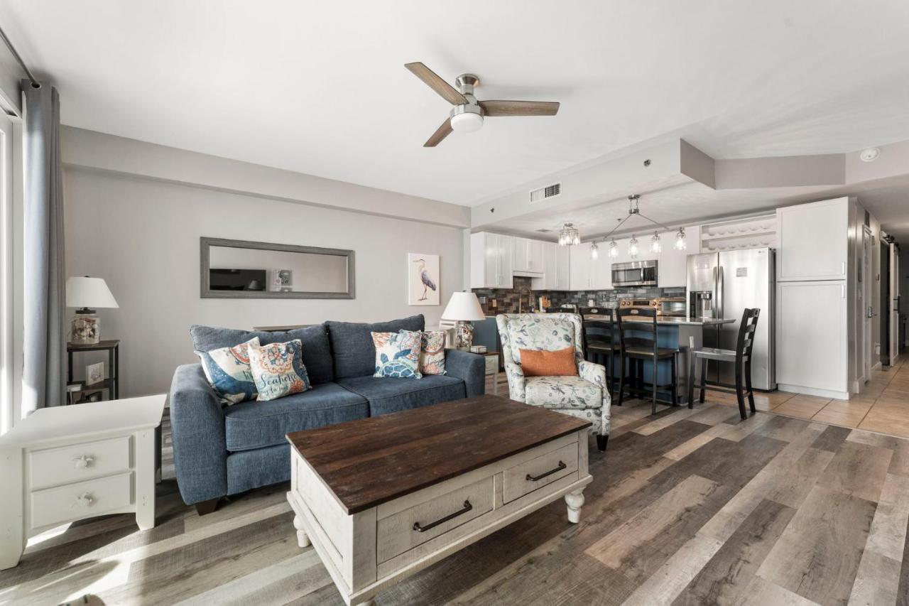 Laketown Wharf #1202 by Nautical Properties Vacation - B&B Panama City Beach