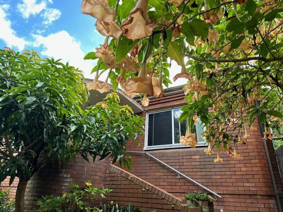 3 BDR house close to train station, airport & City - B&B
