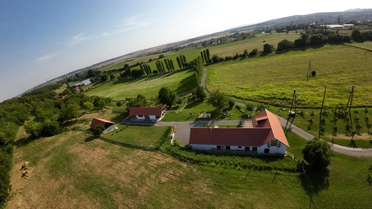 Kishosszúrét Vendégház - B&B Pécsvárad