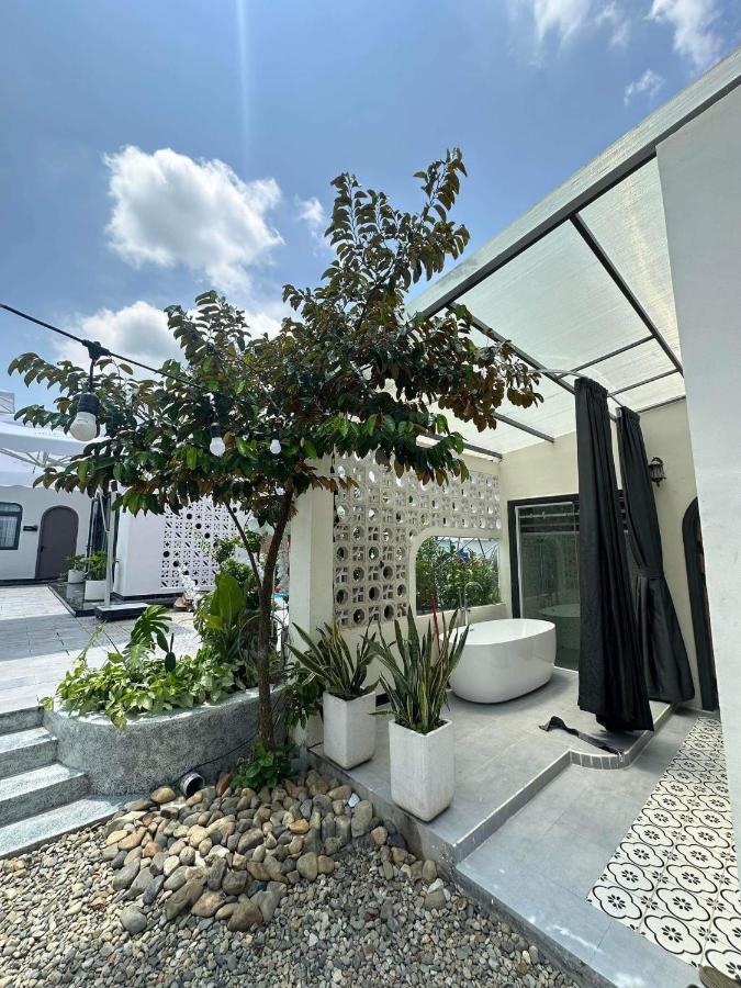 Apartment with Garden View