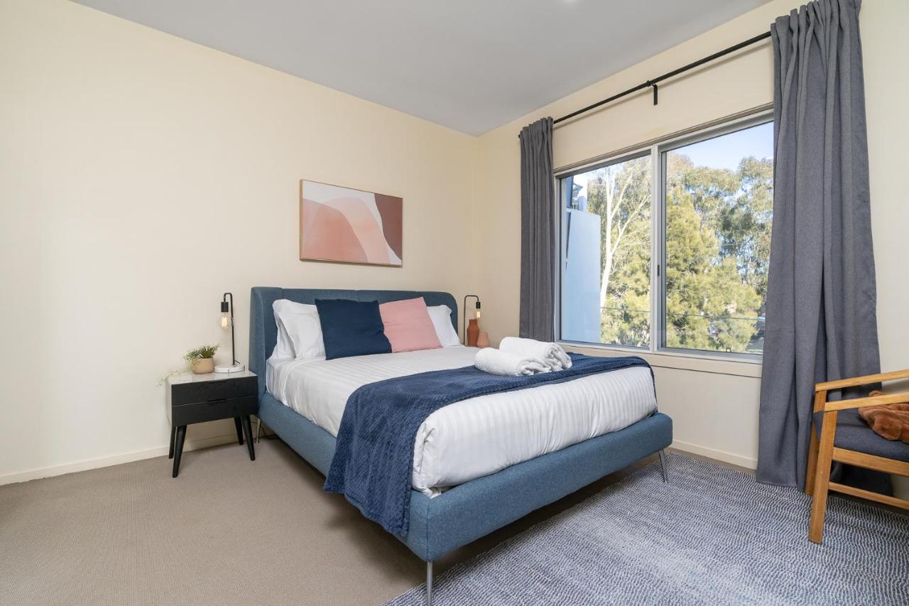 B&B Canberra - Lyne5 Captivating 3BR 2BA APT close to Dickson Shopping - Bed and Breakfast Canberra