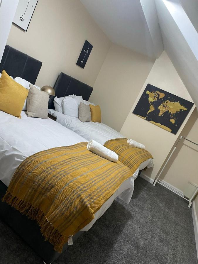 B&B Leeds - St James House - Sleeps 8! - Bed and Breakfast Leeds